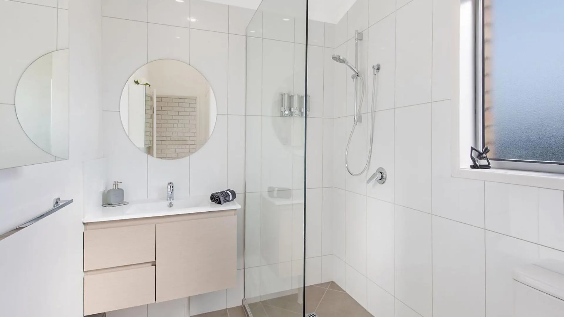 Popular Central Coastal Apartment Maroochydore
